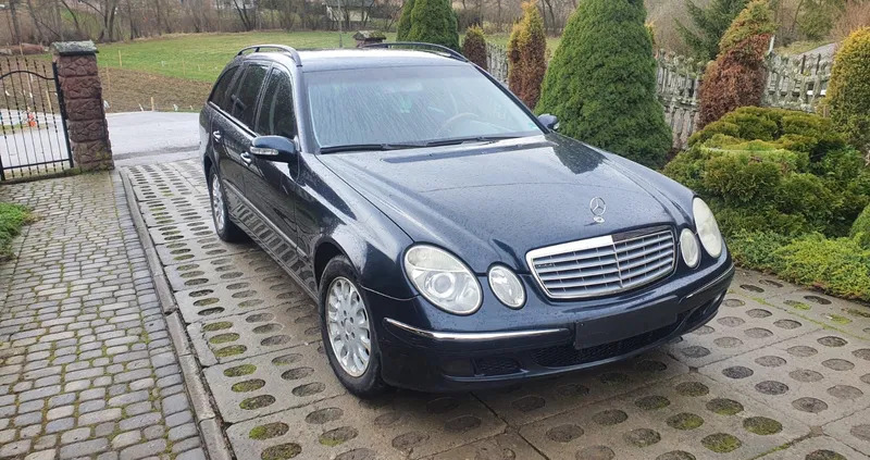 samochody osobowe Mercedes-Benz Klasa E cena 11300 przebieg: 224500, rok produkcji 2004 z Bardo